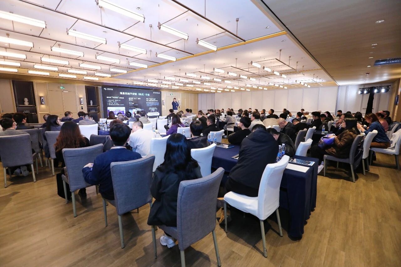 1765418477989353.jpg e085d49a-41ac-4f65-a7cc-adbd9b71badf.jpg